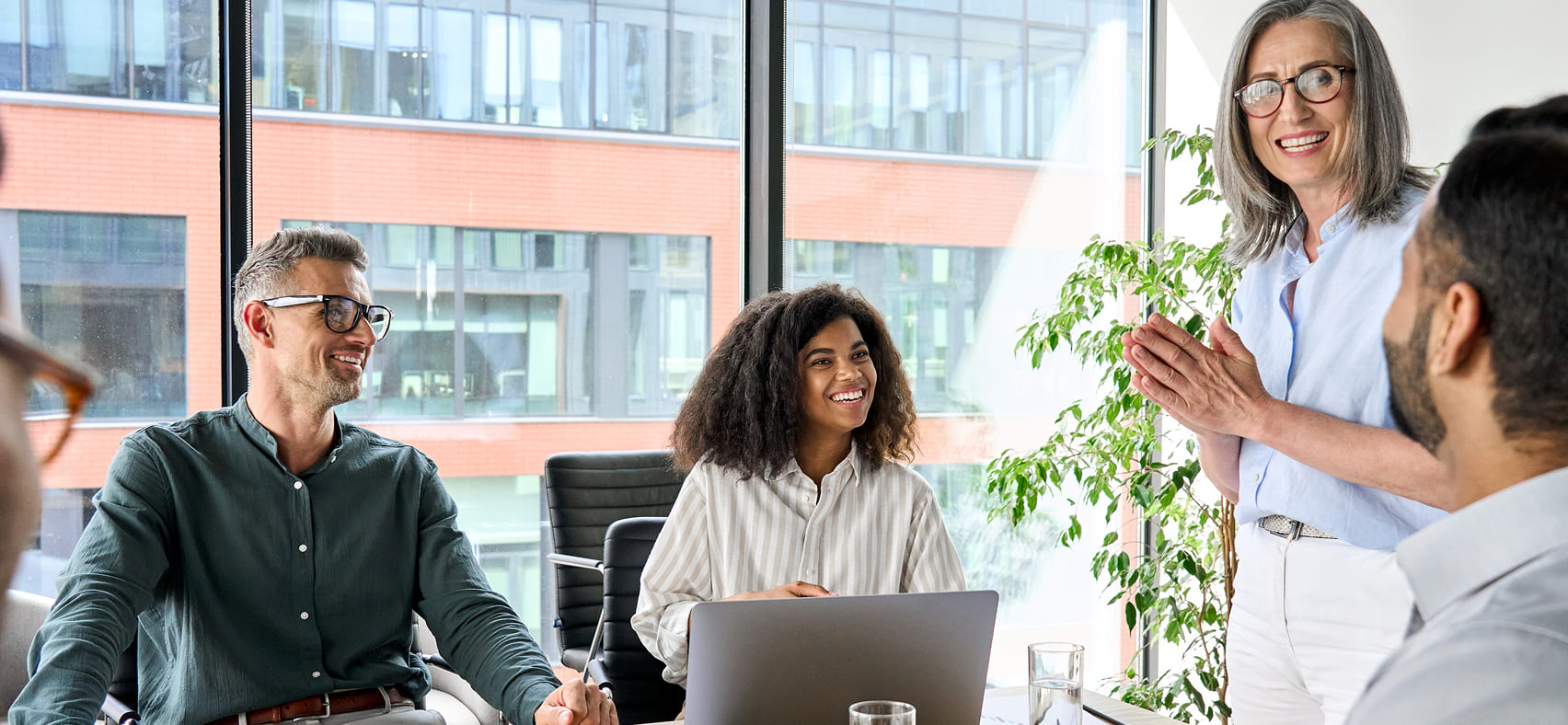 How to manage payroll for part-time and cross-border employees? 